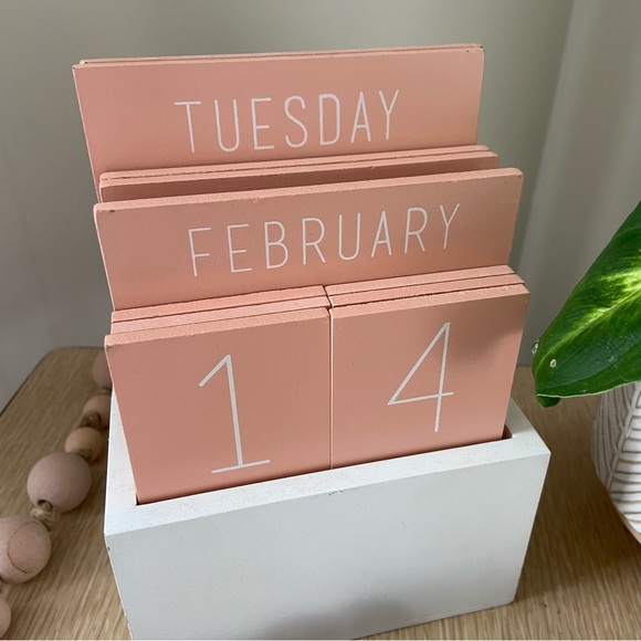 Pink Office Calendar - Picture 2 of 3